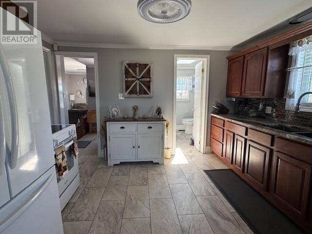 76 BAYVIEW Drive — photo 11 of 35
