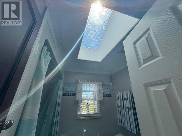 76 BAYVIEW Drive — photo 15 of 35