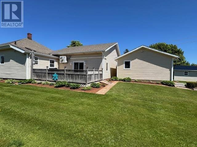 76 BAYVIEW Drive — photo 2 of 35