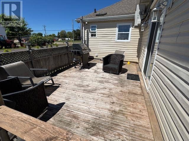 76 BAYVIEW Drive — photo 31 of 35