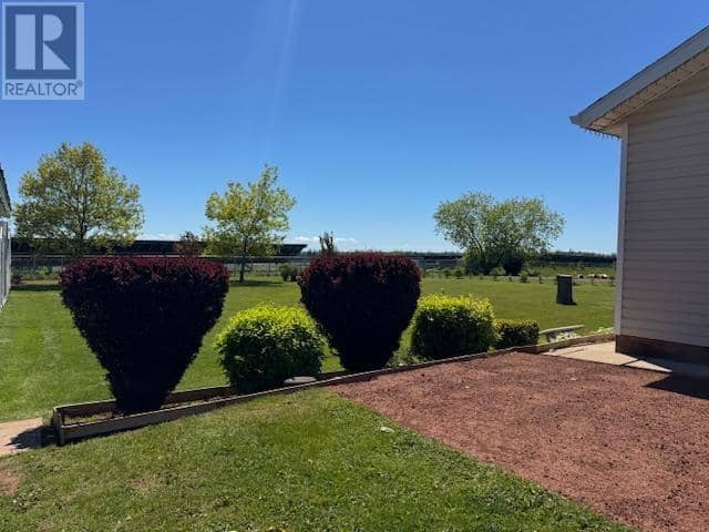 76 BAYVIEW Drive — photo 32 of 35