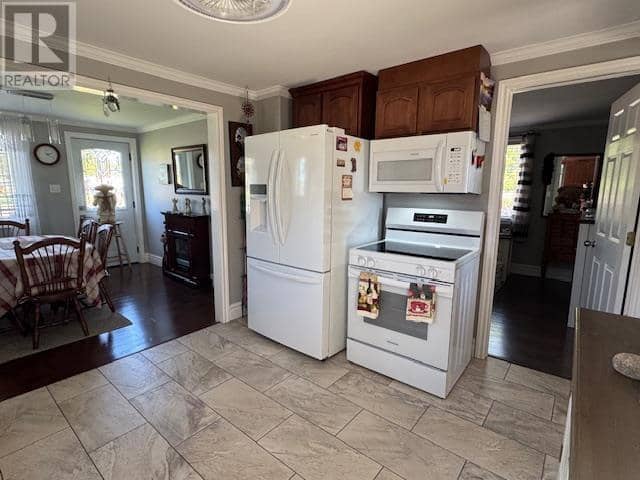76 BAYVIEW Drive — photo 7 of 35