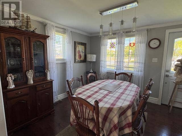 76 BAYVIEW Drive — photo 8 of 35