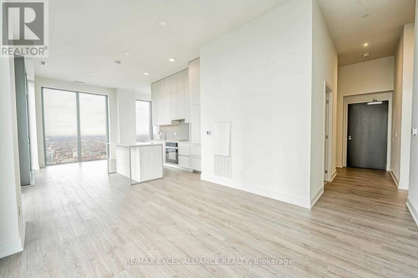 5102 - 8 Cumberland Street — photo 4 of 40