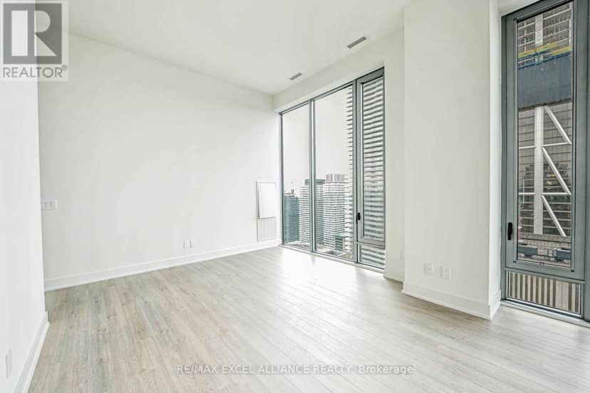 5102 - 8 Cumberland Street — photo 5 of 40