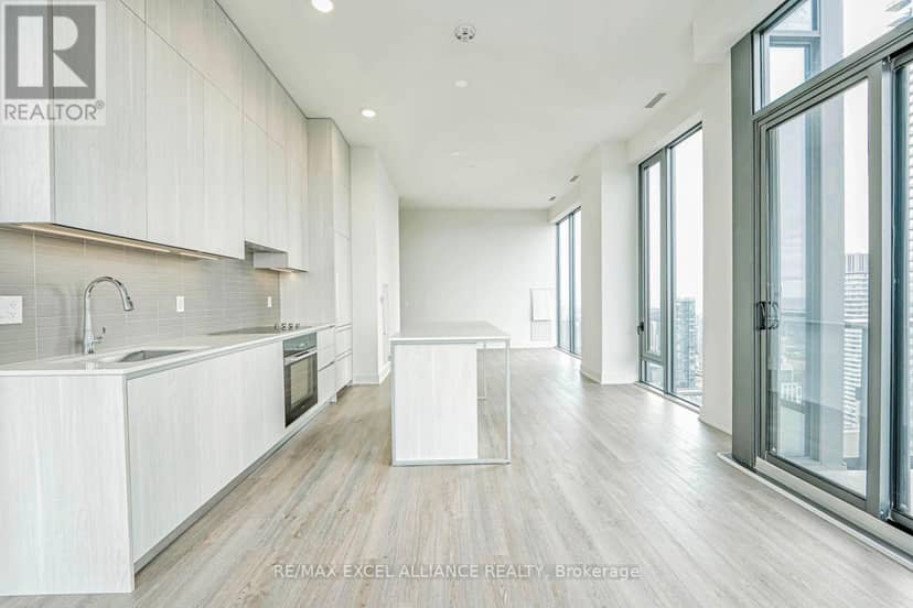 5102 - 8 Cumberland Street — photo 8 of 40