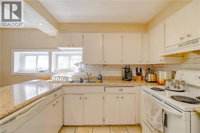 13 BROOKLYNNE Road — photo 9 of 36