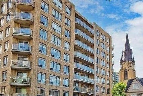 207 - 140 Bathurst Street — photo 1 of 20