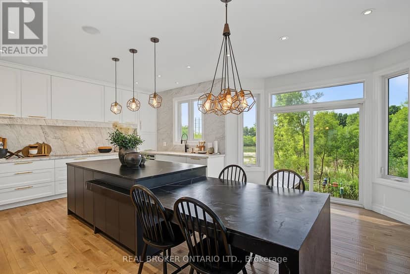422 Rideau River Street — photo 13 of 40