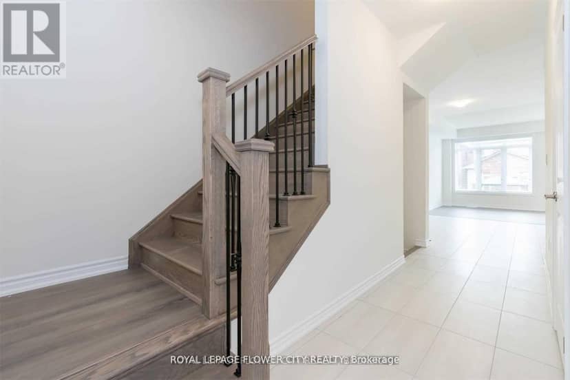 2282 Grainger Loop Crescent — photo 4 of 24