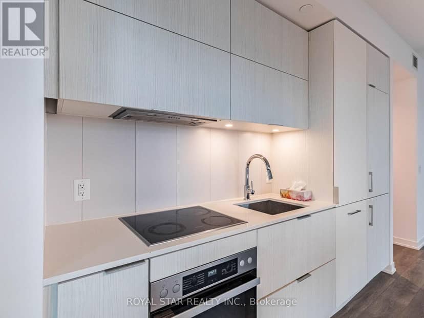 1305 - 20 Richardson Street — photo 10 of 40