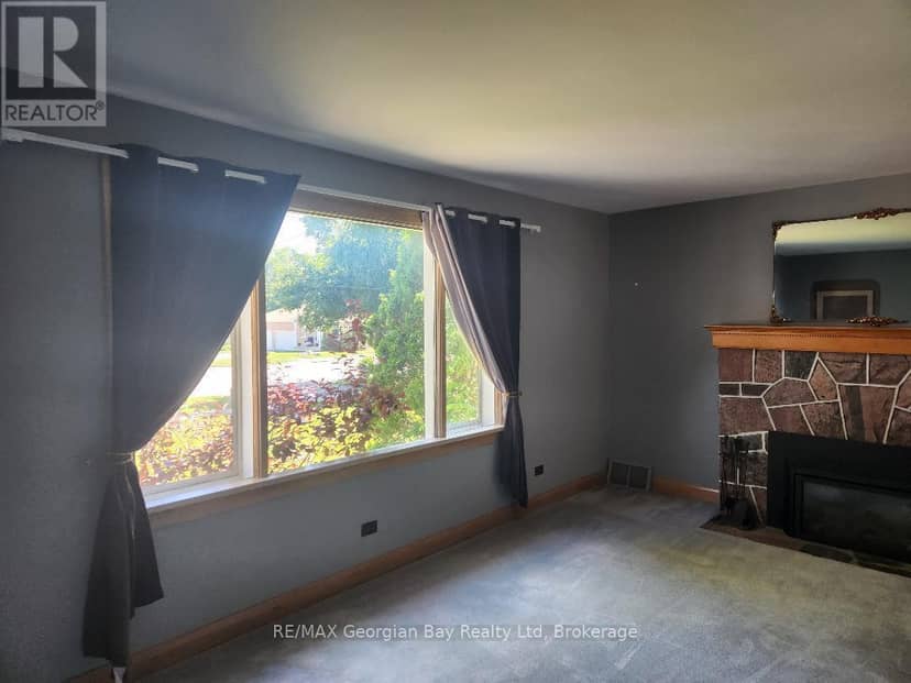874 Yonge Street N, Midland, photo 2