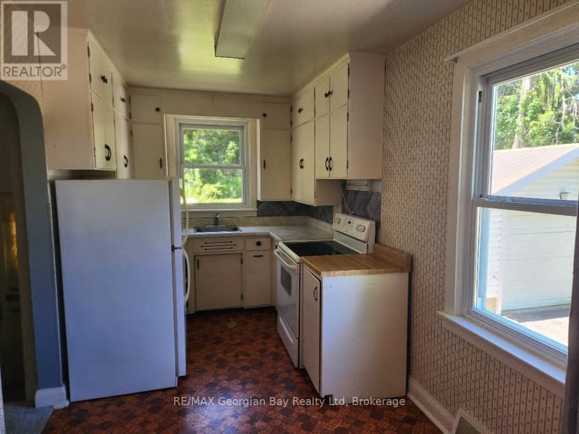 874 Yonge Street N, Midland, photo 5