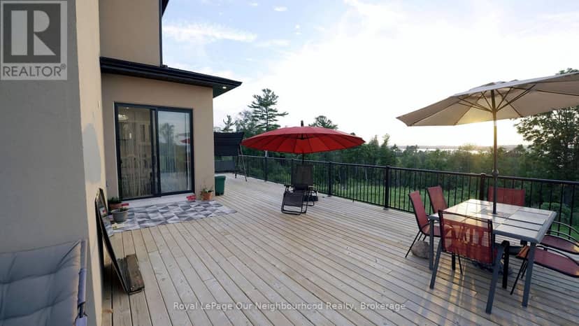 134 Hampton Crescent — photo 4 of 33