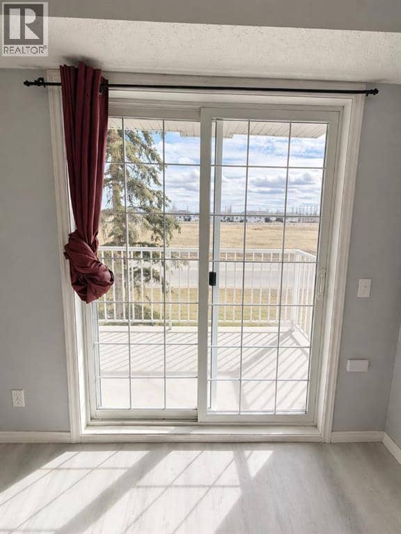 323, 103 STRATHAVEN Drive E — photo 16 of 17