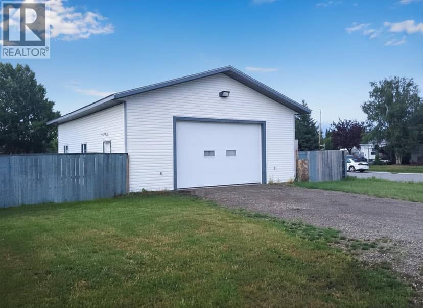 10679 102 STREET, Taylor, photo 2