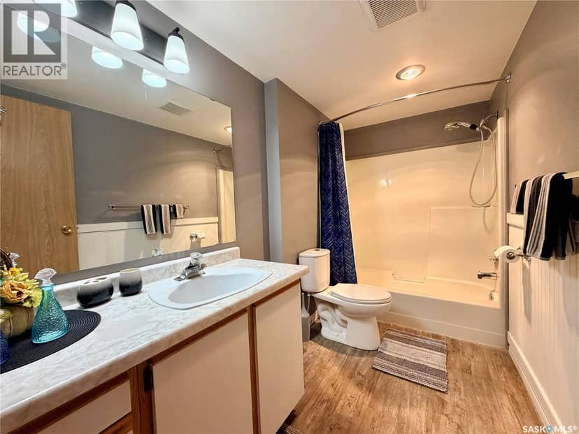 205 1002 108th STREET — photo 10 of 24