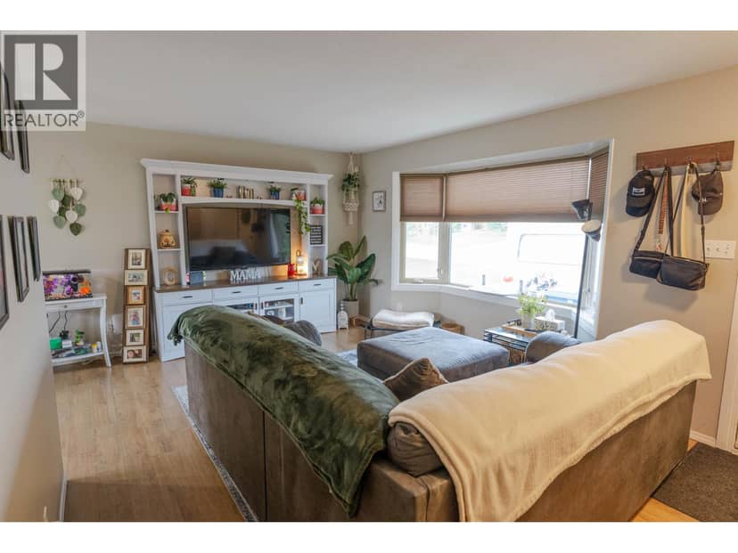 8507 94 AVENUE, Fort St. John, photo 3