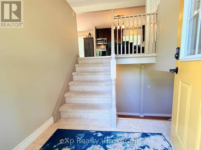 160 Westfall Crescent — photo 2 of 24