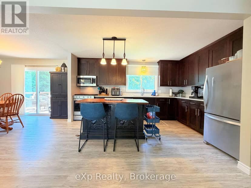 160 Westfall Crescent — photo 5 of 24