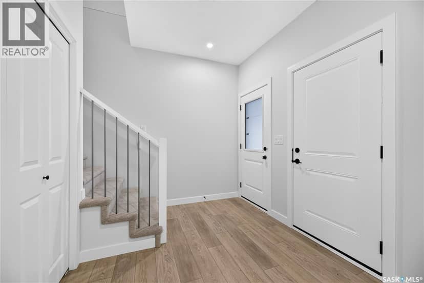 6 830 Brighton BOULEVARD — photo 2 of 26