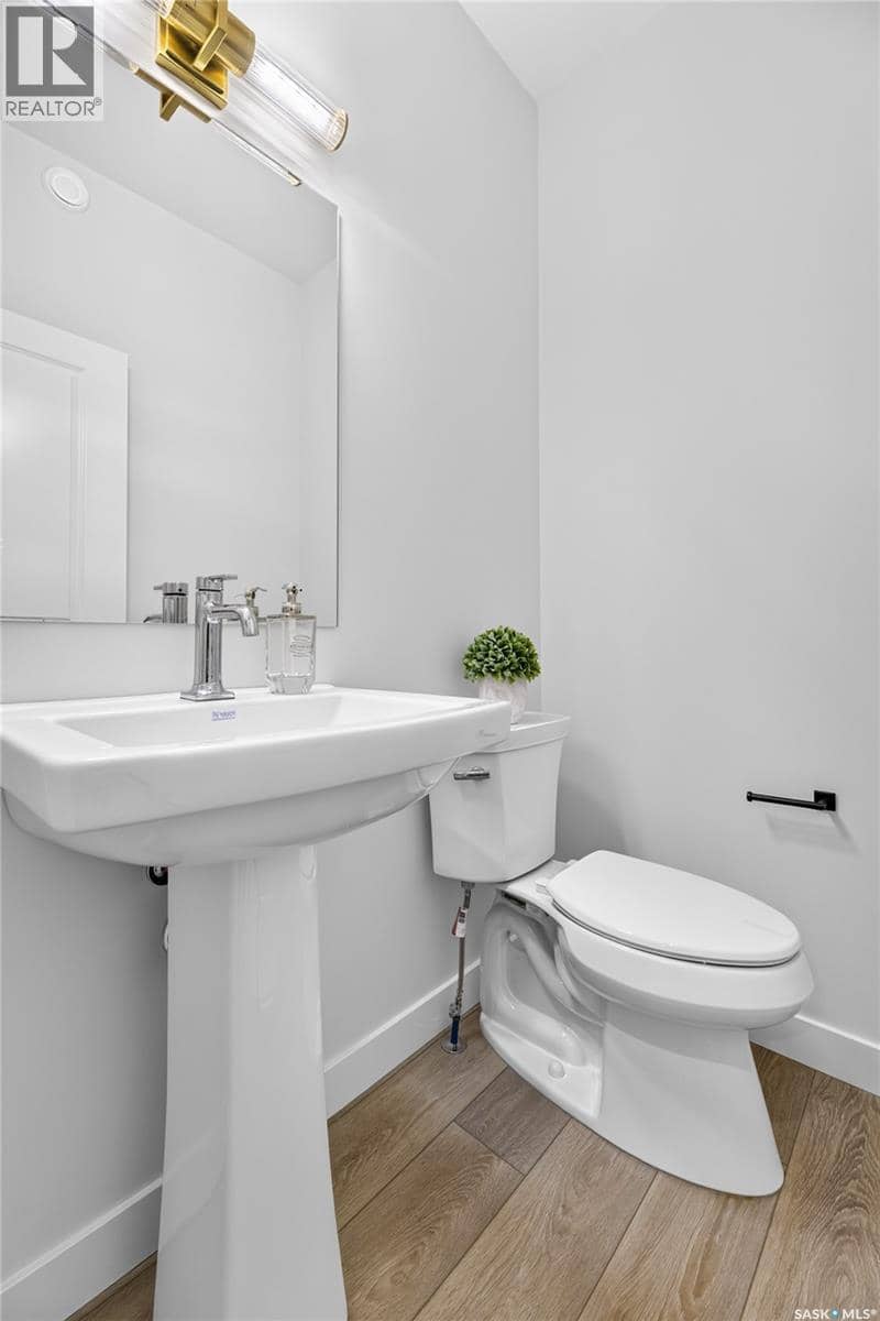 6 830 Brighton BOULEVARD — photo 4 of 26