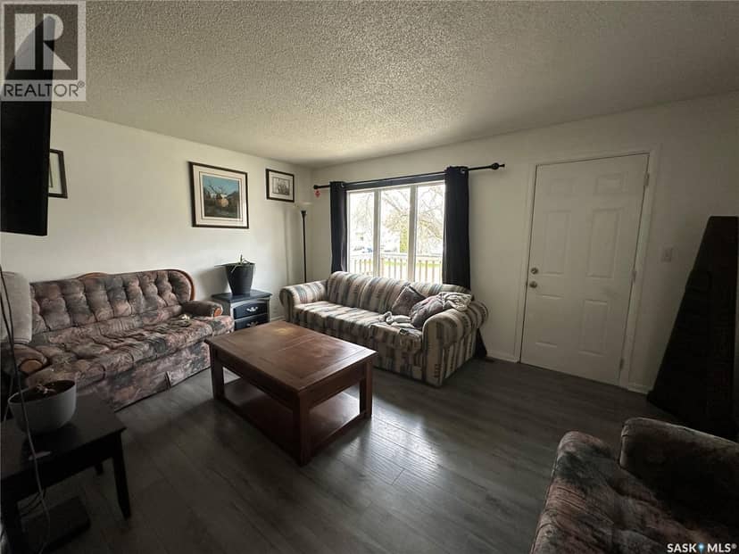 102 9th AVENUE SE — photo 4 of 15