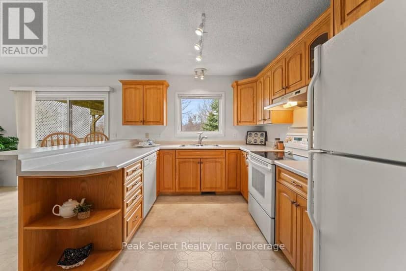 31 - 30 Ann Street — photo 8 of 40