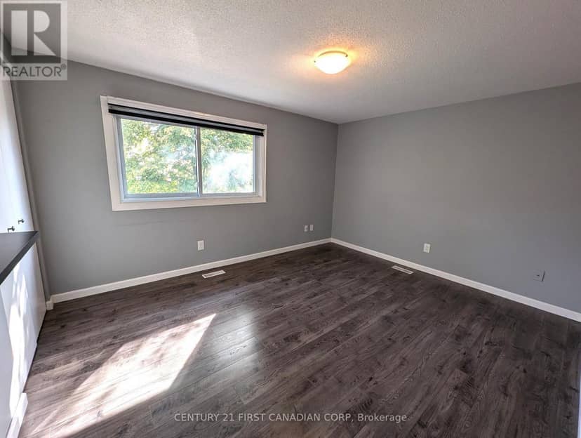 49 - 110 Deveron Crescent — photo 10 of 20