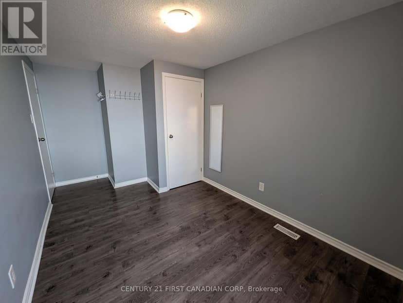 49 - 110 Deveron Crescent — photo 13 of 20