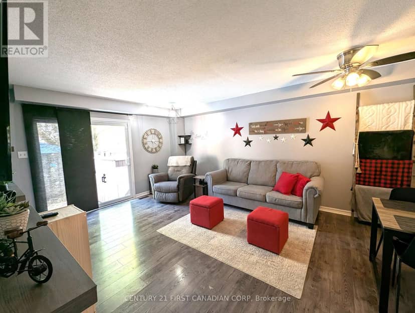 49 - 110 Deveron Crescent — photo 2 of 20