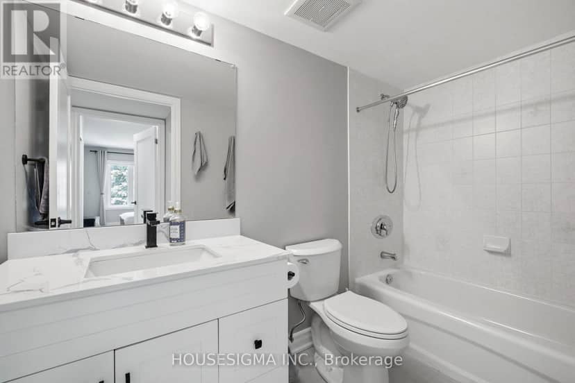 305 - 32 Church Street — photo 12 of 18