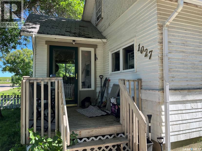 1027 7th AVENUE NE, Moose Jaw, photo 2