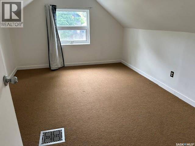 1447 Elphinstone STREET — photo 26 of 27