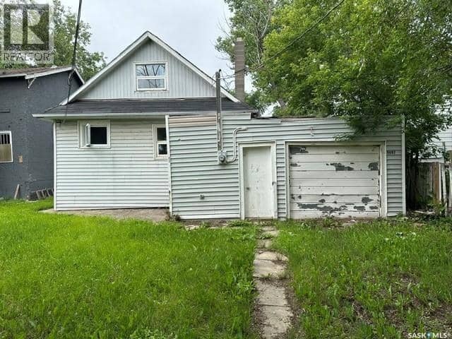 1447 Elphinstone STREET — photo 7 of 27