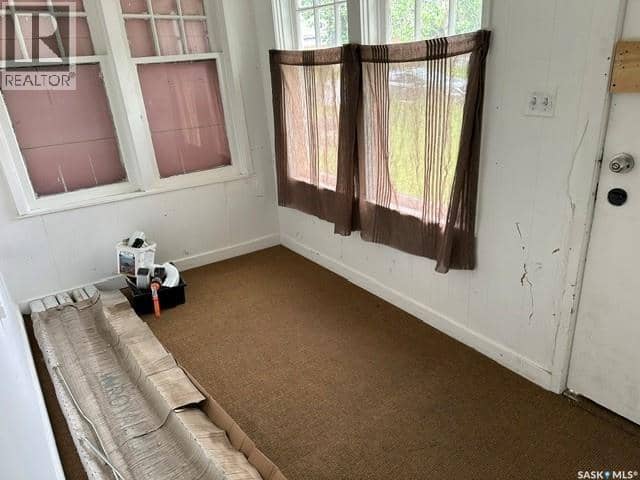 1447 Elphinstone STREET — photo 8 of 27