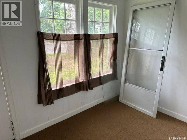 1447 Elphinstone STREET — photo 9 of 27