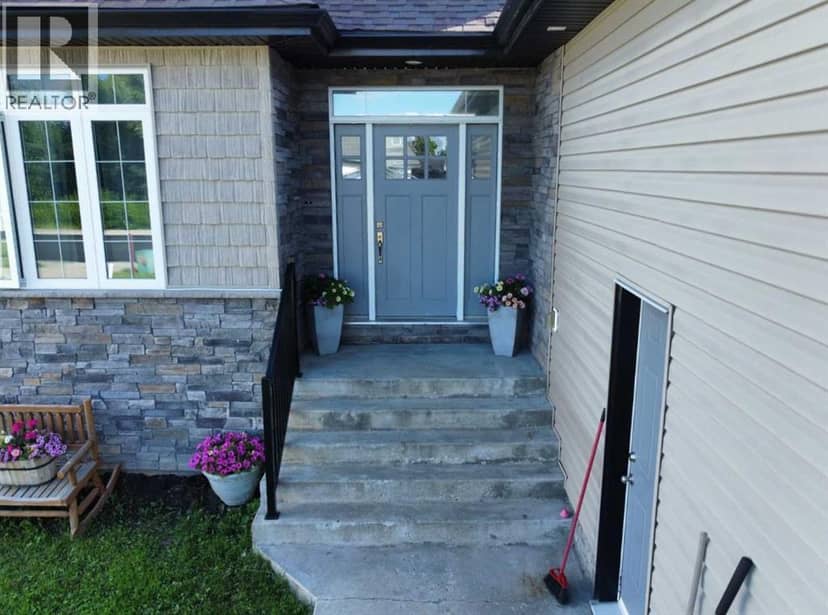 805 7 Avenue, Fox Creek, photo 3