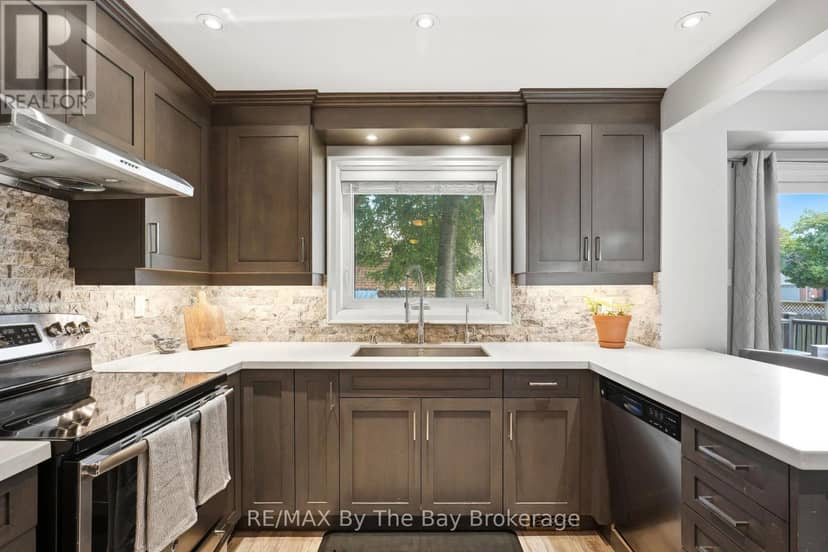 291 Woodlawn Crescent — photo 12 of 40