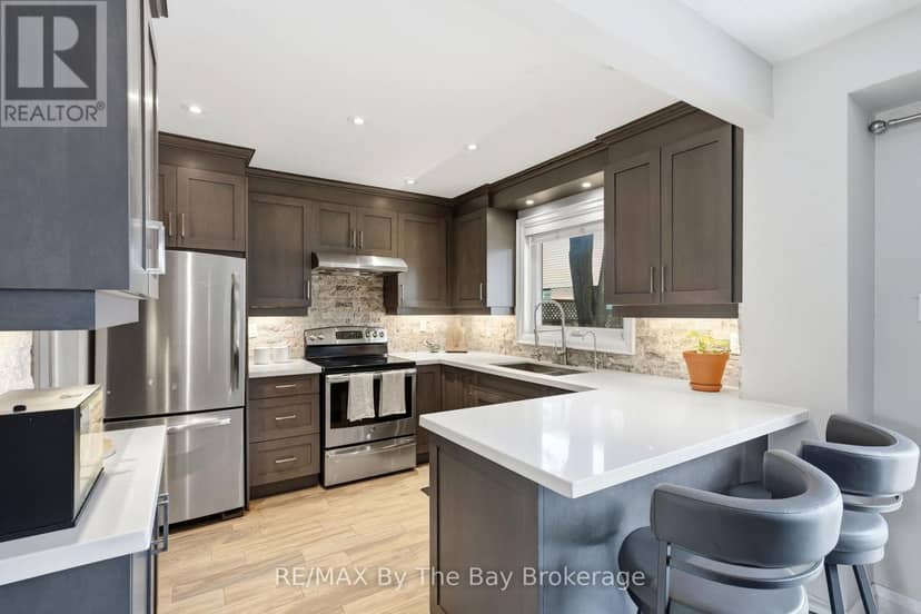 291 Woodlawn Crescent — photo 13 of 40