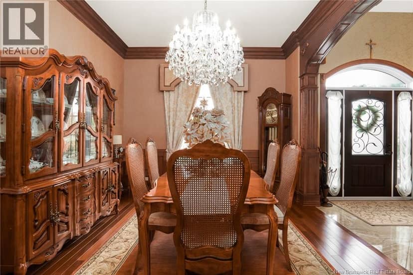 92 De La Falaise Street — photo 8 of 40