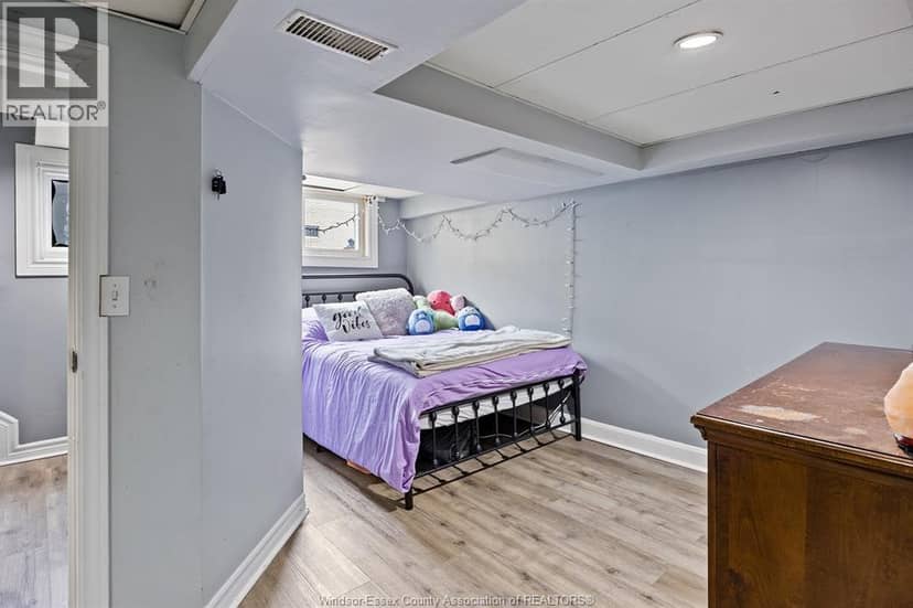 554 Askin Avenue — photo 22 of 40