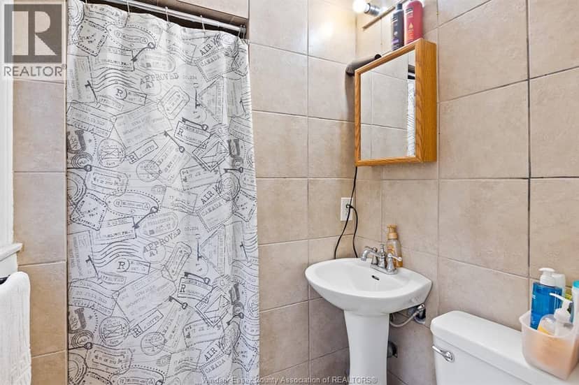 554 Askin Avenue — photo 9 of 40
