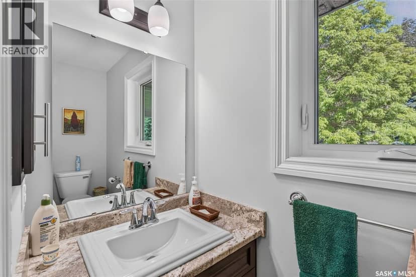 527 McAllister AVENUE — photo 37 of 40