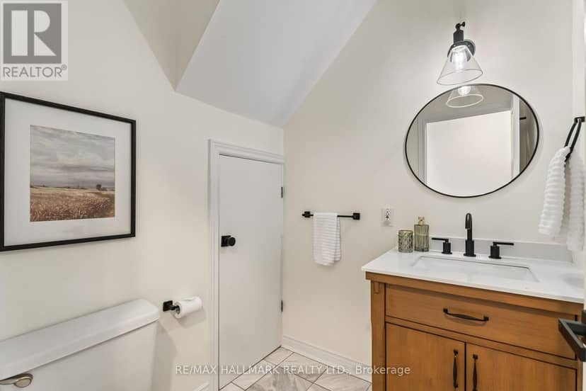 305 - 1941 Queen Street E — photo 15 of 23