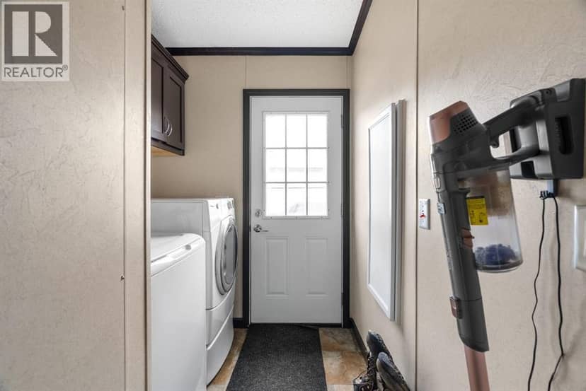 360 GRENFELL Crescent — photo 15 of 25