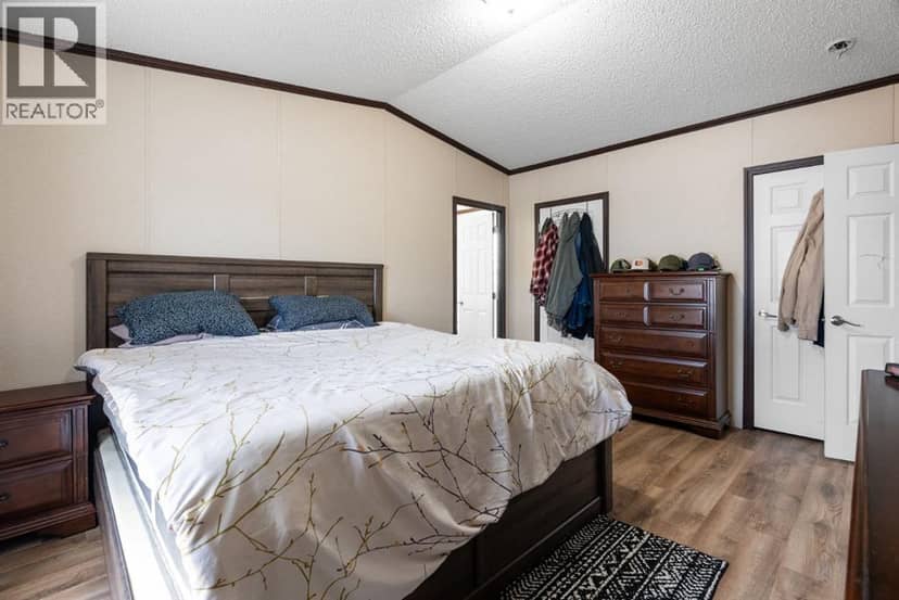 360 GRENFELL Crescent — photo 12 of 25