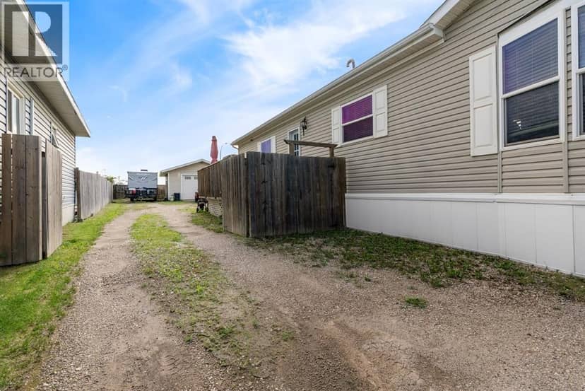 360 GRENFELL Crescent — photo 25 of 25