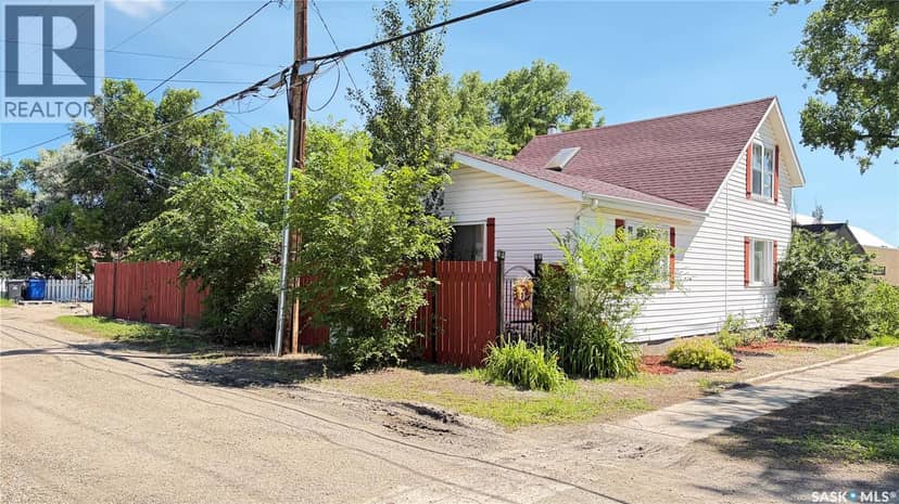 217 2nd AVENUE, Maple Creek, photo 3