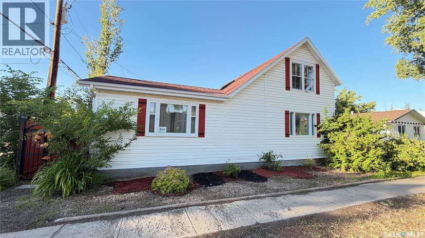 217 2nd AVENUE, Maple Creek